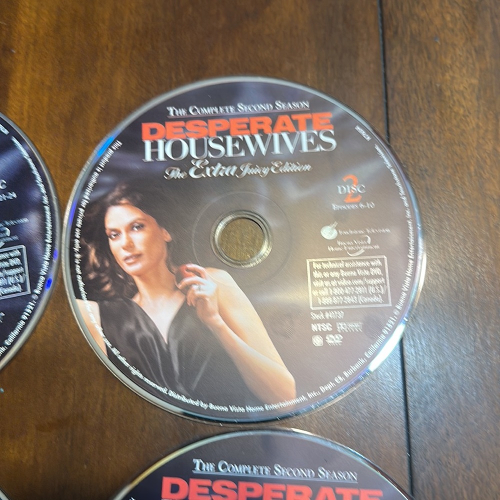 DVD: Desperate House Wife’s - Picture 4 of 10